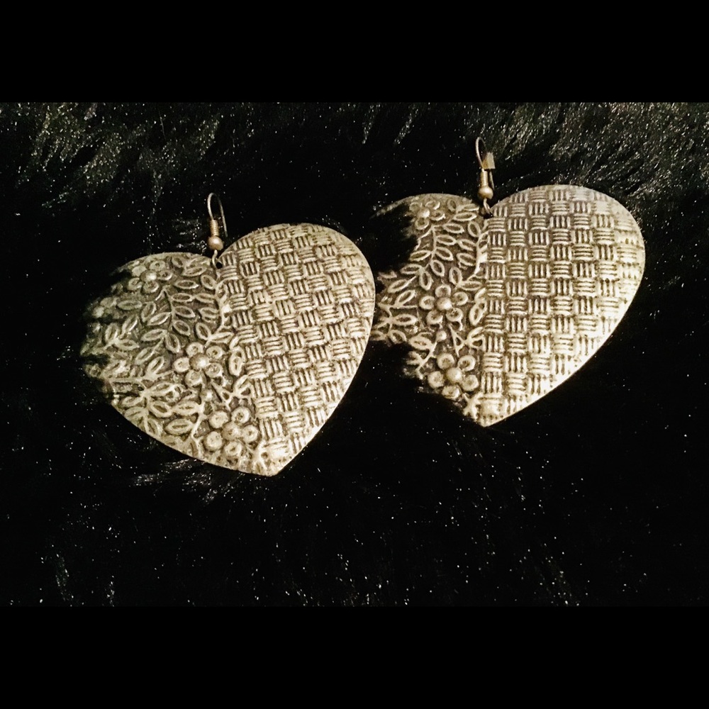 🥀Earrings, metal, large embossed. Hot Topic - Picture 3 of 6